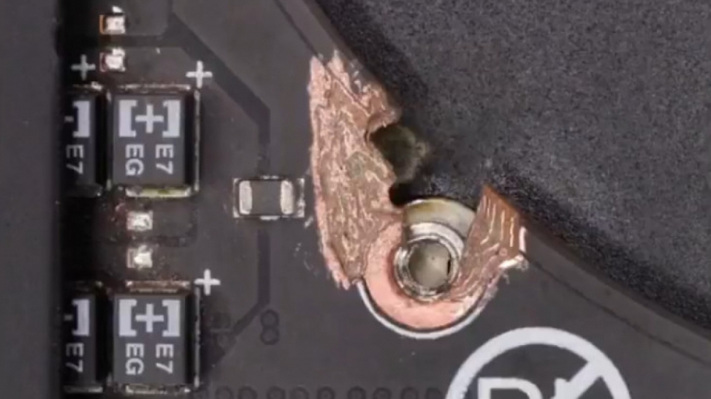 Mainboard-Defekt: Reparaturvideo zeigt beeindruckende Fähigkeiten beim Handlöten