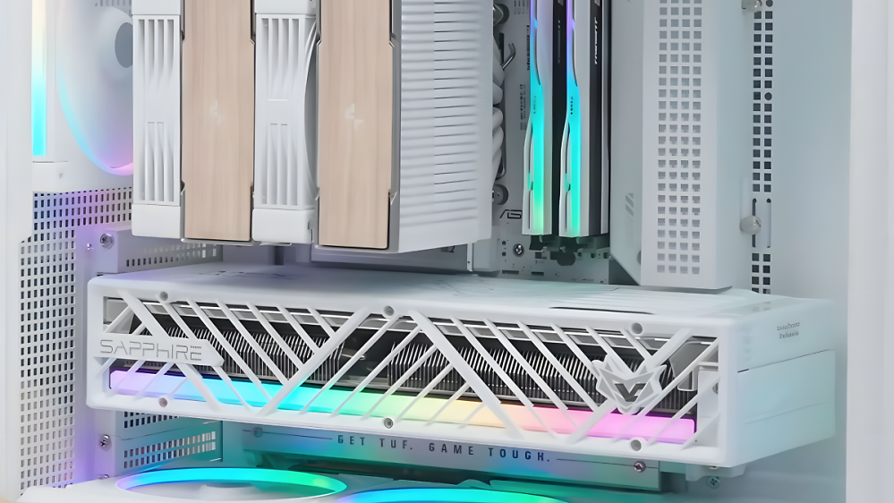Radeon RX 9070 XT: Sapphire Nitro+ glänzt kabellos in Weiß