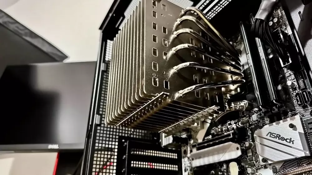 Passiv gekühlter PC mit Noctua NH-P1: "Spart eine Menge Energie und Temperatur"