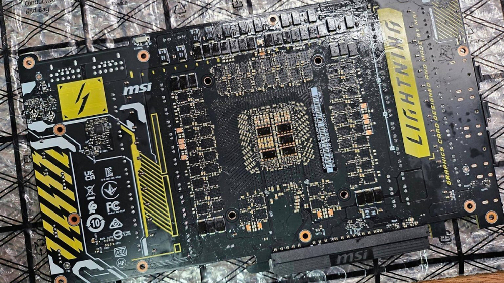 MSI Geforce RTX 5090 Lightning: Monster mit zweimal 12V-2×6