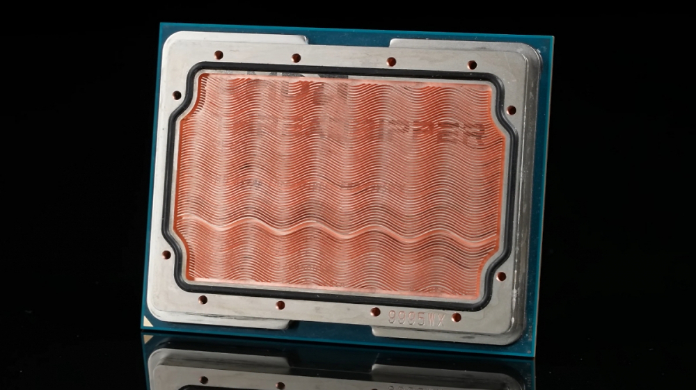 Verrücktes Projekt: 96-Kerner von AMD mit gefrästem Heatspreader - ideale Wasserkühlung
