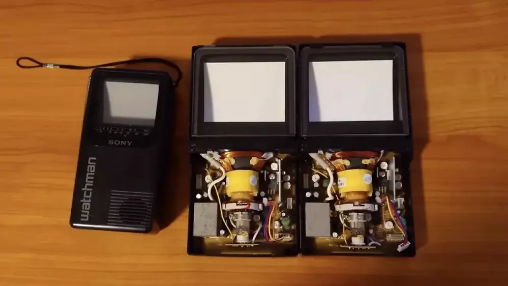 Mini-CRTs statt OLED-Panels: Youtuber baut funktionierendes VR-Headset mit Röhren-Displays