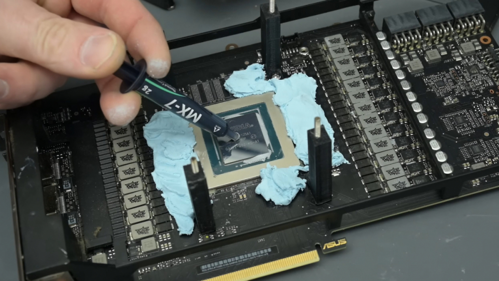 RTX 3080 mit Server-AiO: VRAM halb so heiß - bis zu 9 % mehr Leistung laut Overclocker