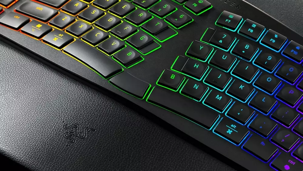 Razer Pro Type Ergo: Geteilte Tastatur als Revolution?