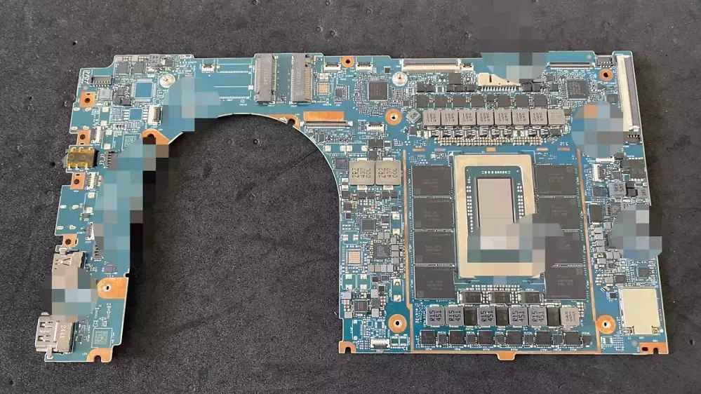 Nvidia N1: Technikmuster von Arm-SoC für AI-PC-Laptops aufgetaucht - 128 GB LPDDR5X auf Mainboard zu sehen
