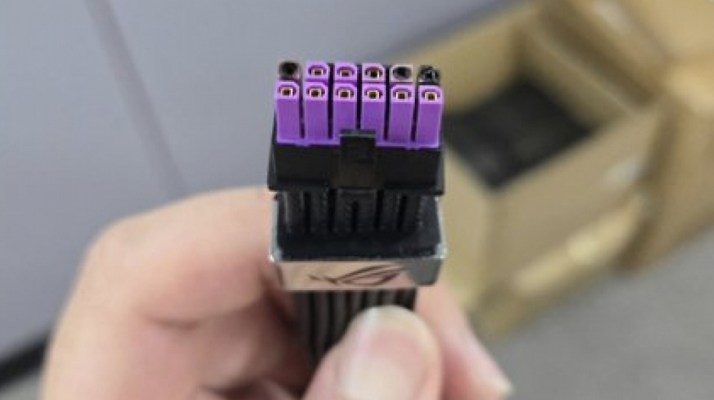 Asus wollte 12V-2×6 sicherer machen: Nun soll das Schutzkabel Brandspuren zeigen