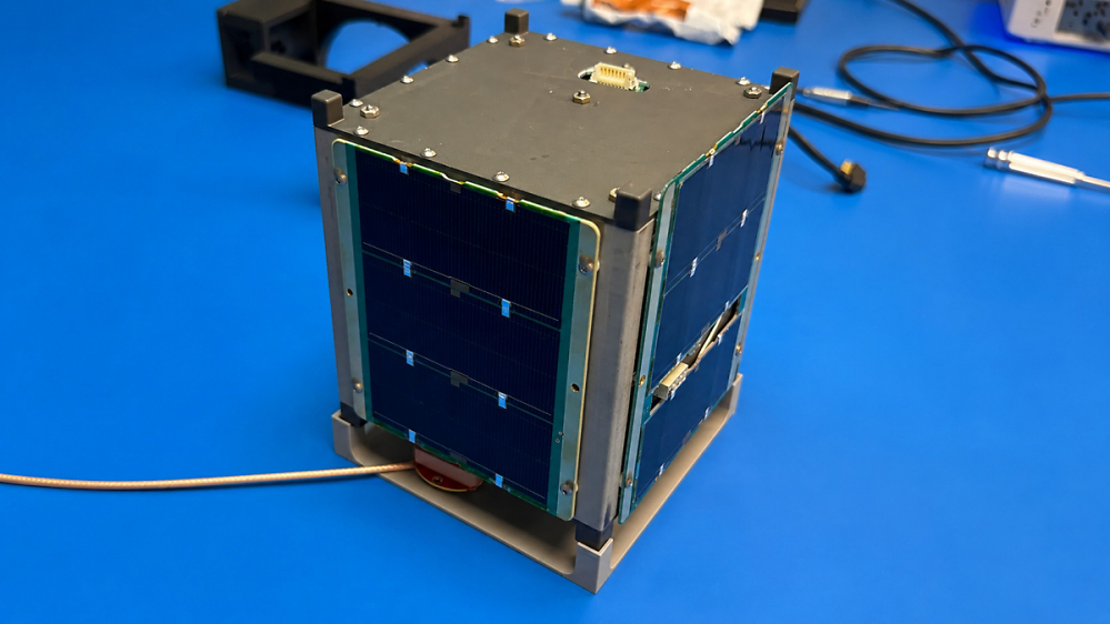 SpaceX startet Satelliten mit Tritium-Batterie - für den Satellitenbus reicht sie nicht