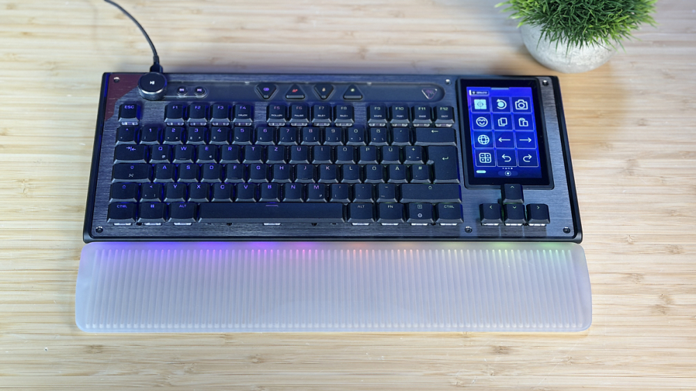 Turtle Beach KB7 im Test: Tastatur mit Hall-Effekt, 8.000 Hz und Touchscreen statt Mittelblock