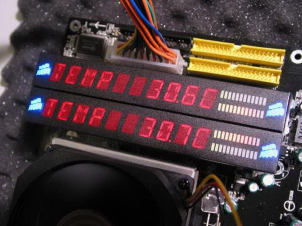 Technische Spielereien von Corsair: Die Module verfügen über LEDs mit denen sich Informationen ausgeben lassen. (Bild: Corsair)