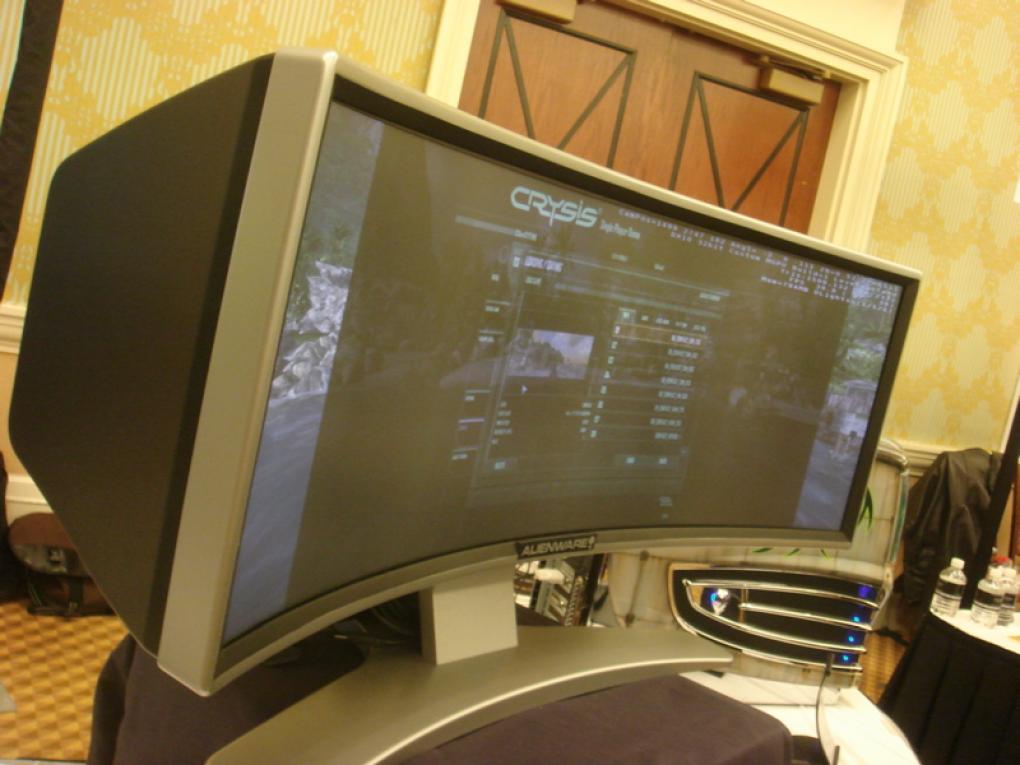 Alienware DLP 2.880x900 (Bild: Engadget)