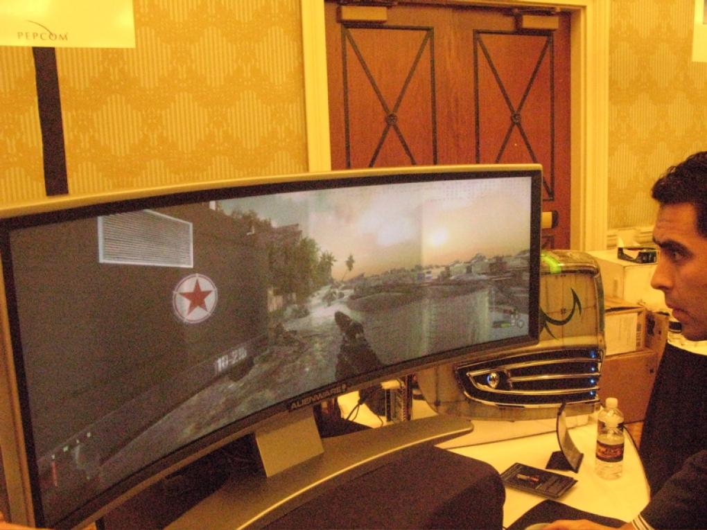 Alienware DLP 2.880x900 (Bild: Engadget)
