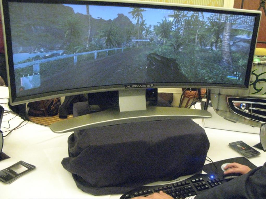 Alienware DLP 2.880x900 (Bild: Engadget)