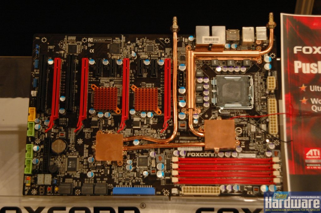 Das Prototyp-Board von Foxconn mit Crossfire-X-Support (mehr Bilder in der Galerie)