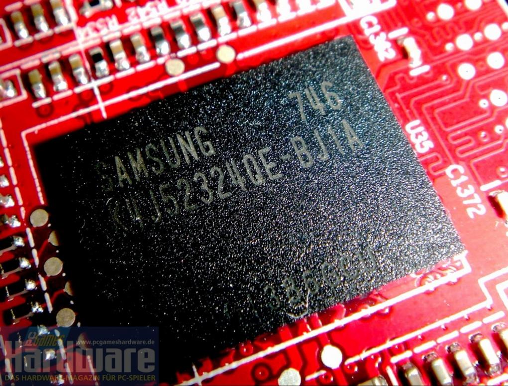Radeon HD3870 X2: Samsung liefert die 2x512 MiByte GDDR3-RAM, welche mit 900 MHz betrieben werden. (Bild: PCGH)