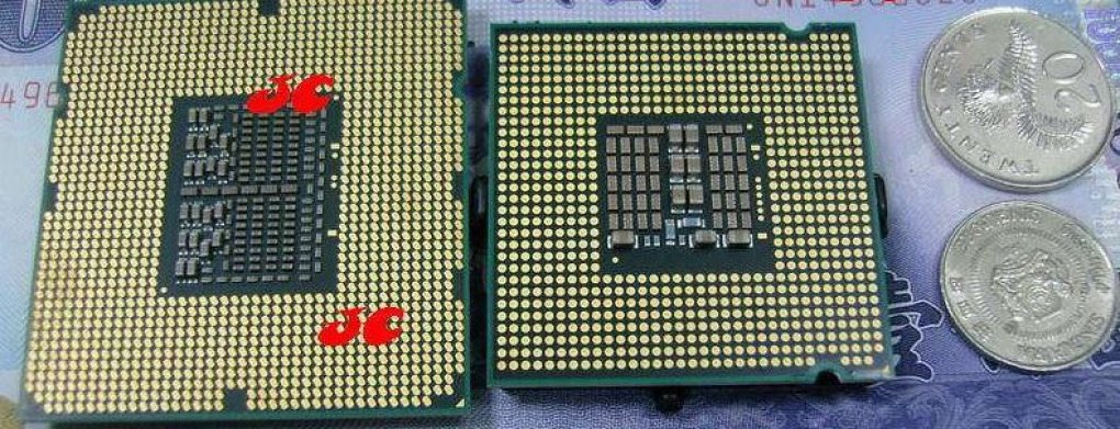 Intel Nehalem: Doch nun zeigt er seine wahre Größe, zum Vergleich: Der kleine Prozessor daneben ist ein QX9770 (Bild: mydrives.com)