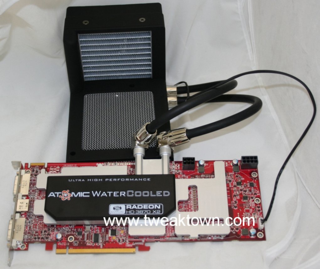 Die Sapphire HD3870 X2 Atomic Watercooled soll noch diesen Monat auf den Markt kommen und ab Werk über erhöte GPU- und Speicher-Takte sowie eine Wasserkühlung verfügen (Bild: Tweaktown.com)