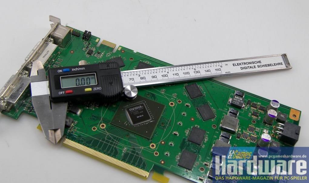 Geforce 9600 GT Review:
Mit einer elektronischen Schieblehre messen wir die Chipgröße (Bild: PCGH)