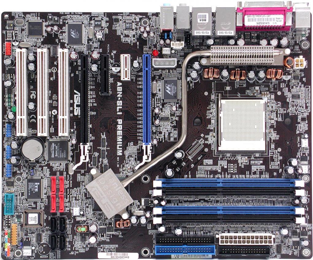 Asus A8N-SLI Premium mit Sockel 939 und SLI-Unterstützung. 