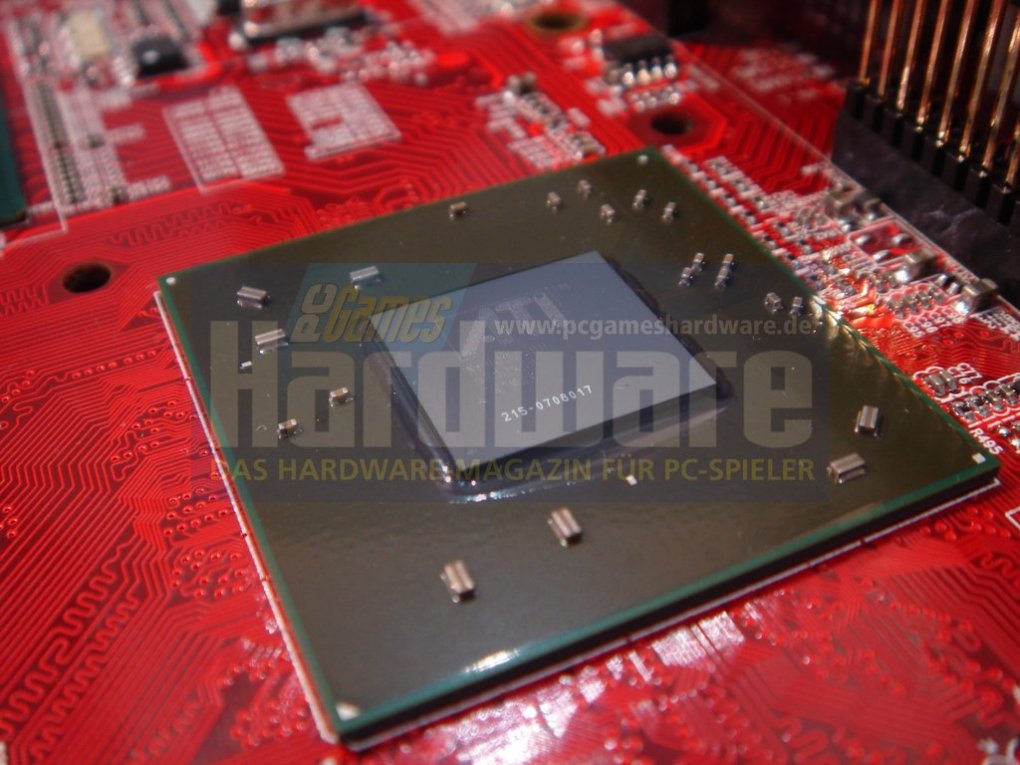 Radeon HD3870 X2: Nun auch mit GDDR4-Speicher und kürzerem PCB (Bild: PCGH)