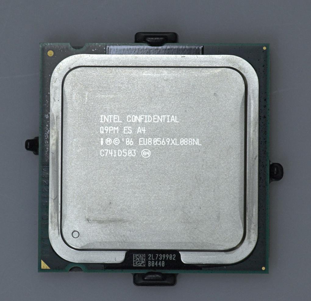 Intel Core 2 Extreme QX9770: Bisher einziger Desktop-Penryn mit FSB1600