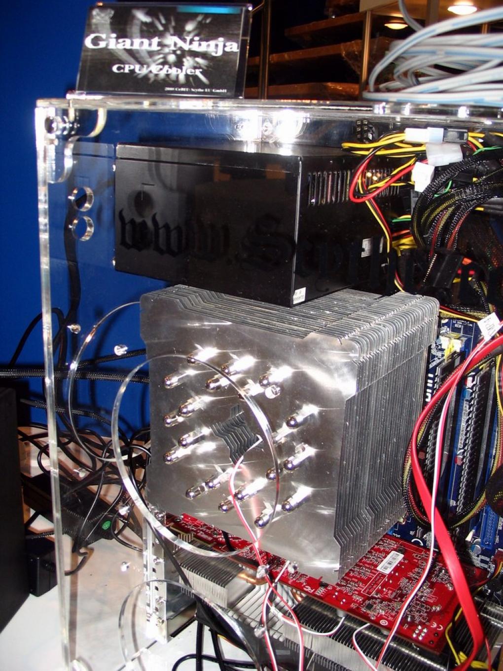 Scythe Giant Ninja: Für die Leitung der Abwärme werden gleich 10 Dual-Heatpipes verwendet (Bild: PCGH)