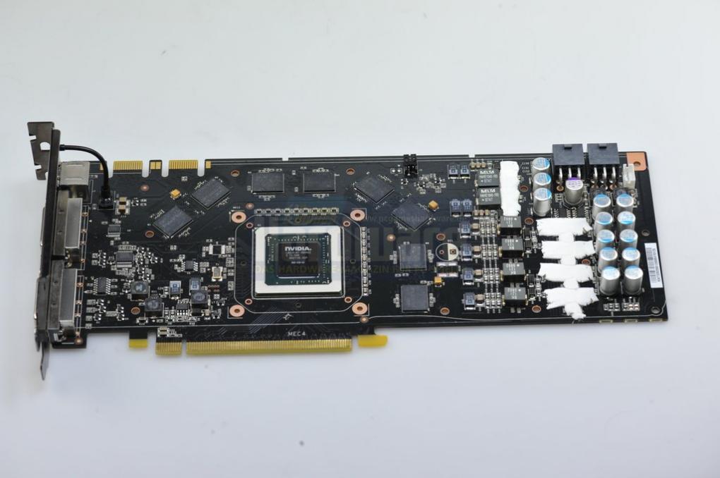 Point of View Geforce 9800 GTX: Das Board ohne den Blicke störenden Kühler. (Bild: PCGH)