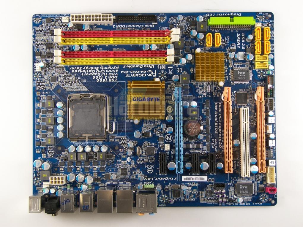 Gigabyte EP45-DS4: P45-Chipsatz auf Vorab-Platine (Bild: PCGH)