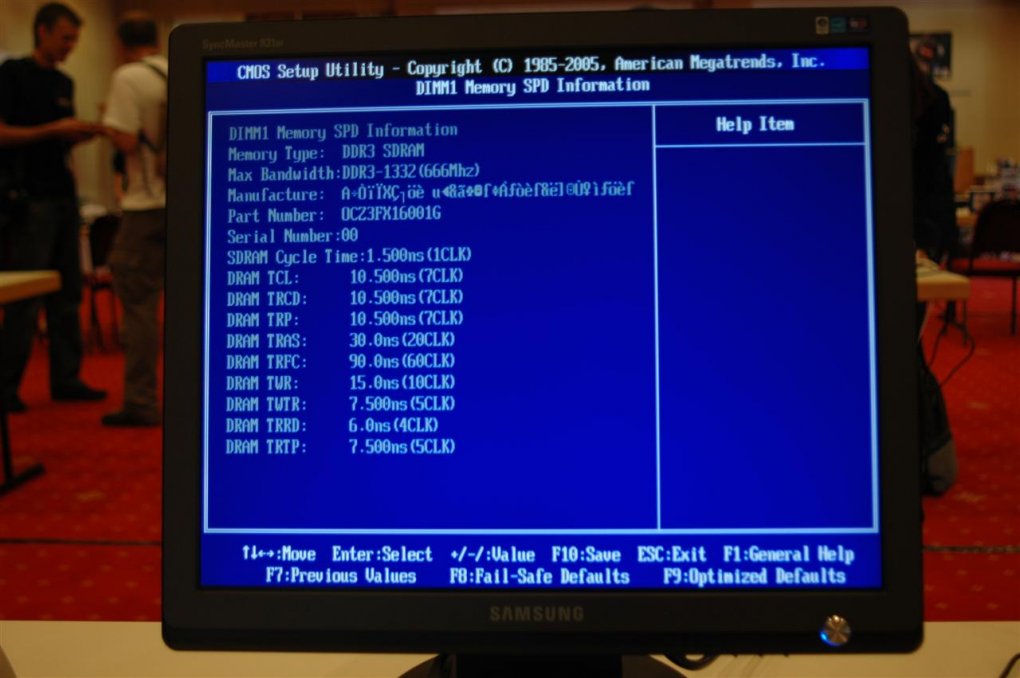 Im Memory-Z-Menü werden die Details des eingesetzten Speichers ausgelesen und angezeigt. Hierfür arbeitete MSI mit CPU-Z-Entwickler zusammen. (Bild: PCGH)