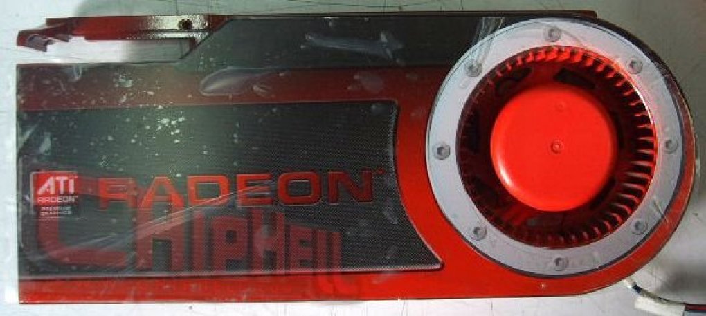 AMD HD4000-Serie: AMD vergrößert den Lüfter auf 92 Millimeter. Ob der RV770XT doch mehr Wärme abgibt als angenommen oder ob dies aus akustischen Gründen geschieht ist unklar (Bild: Chiphell.com)