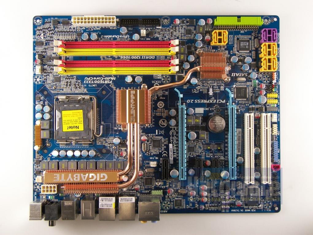Gigabyte X48-DQ6: Gigabytes X48-Top-Modell, für DDR2-Speicher geeignet und für Übertakter entwickelt. (Bild: PCGH)