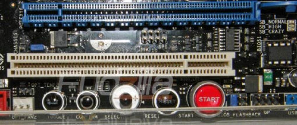 Gut zu erkennen: Der kleine Joystick sowie die zusätzlichen Taster (Bild: Fudzilla.com)