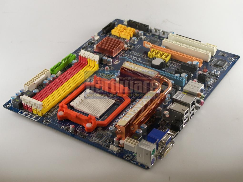 Gigabyte MA790GP-DS4H: HDMI, DVI, D-Sub, Firewire, Gigabit-LAN und optischer Sound-Ausgang (Bild: PCGH)