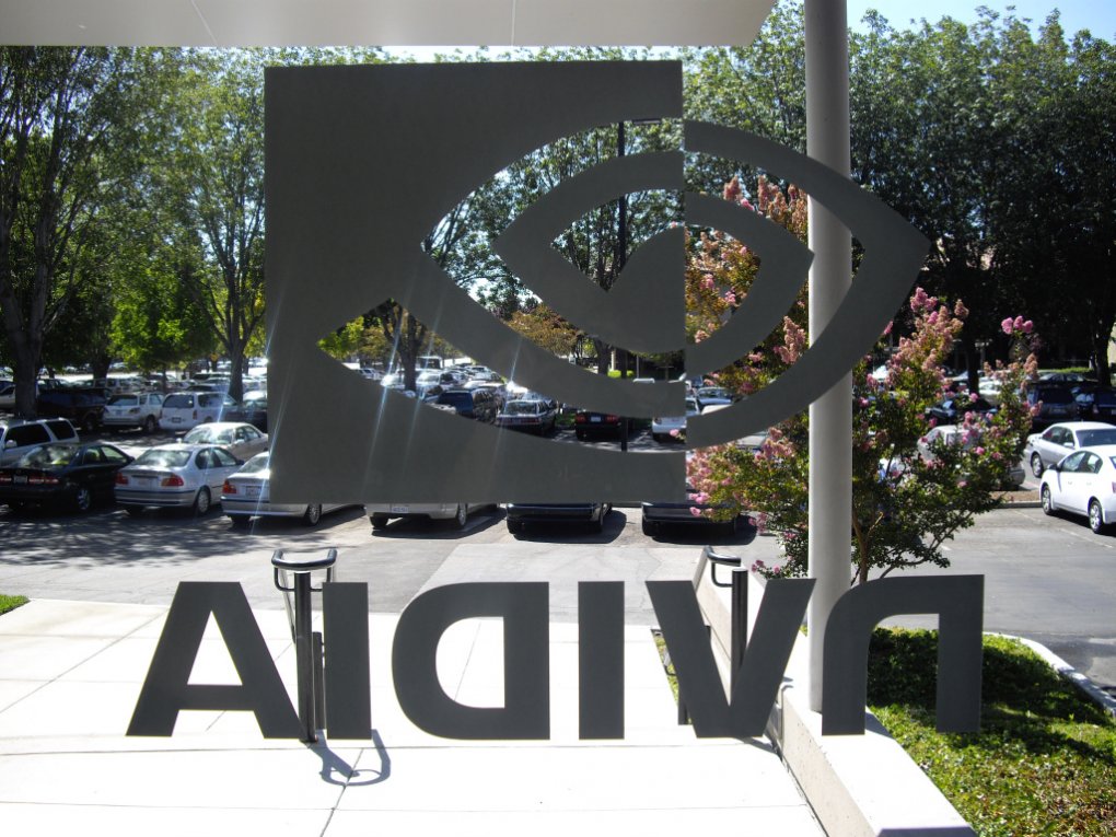 Spiegelverkehrt: das Nvidia-Logo (Bild: PCGH)