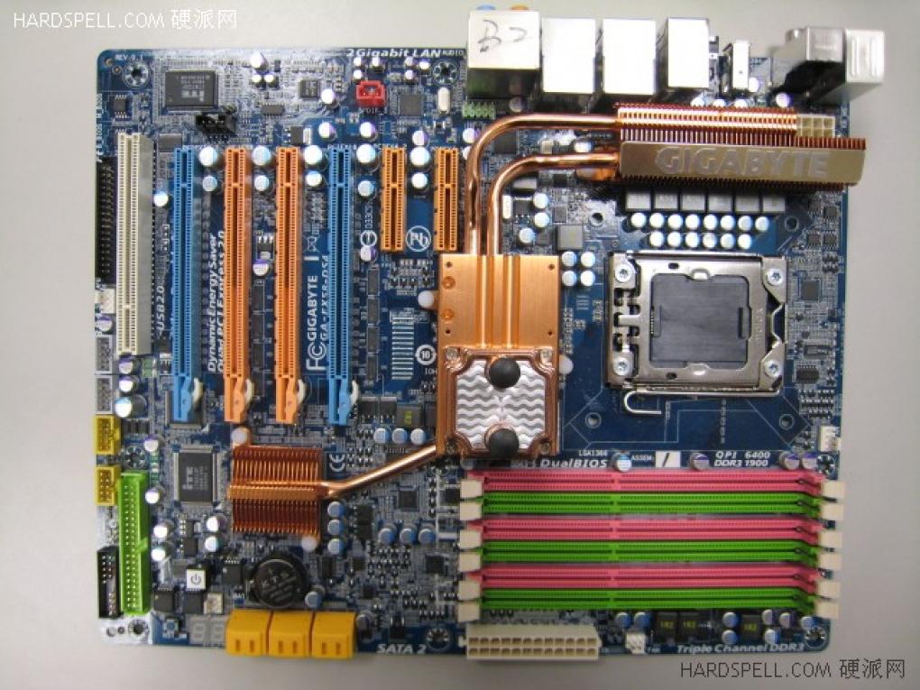 Das X58-DS4 von Gigabyte gleicht bisher dem Top-Modell X58-Extreme (Bild: Hardspell.com)