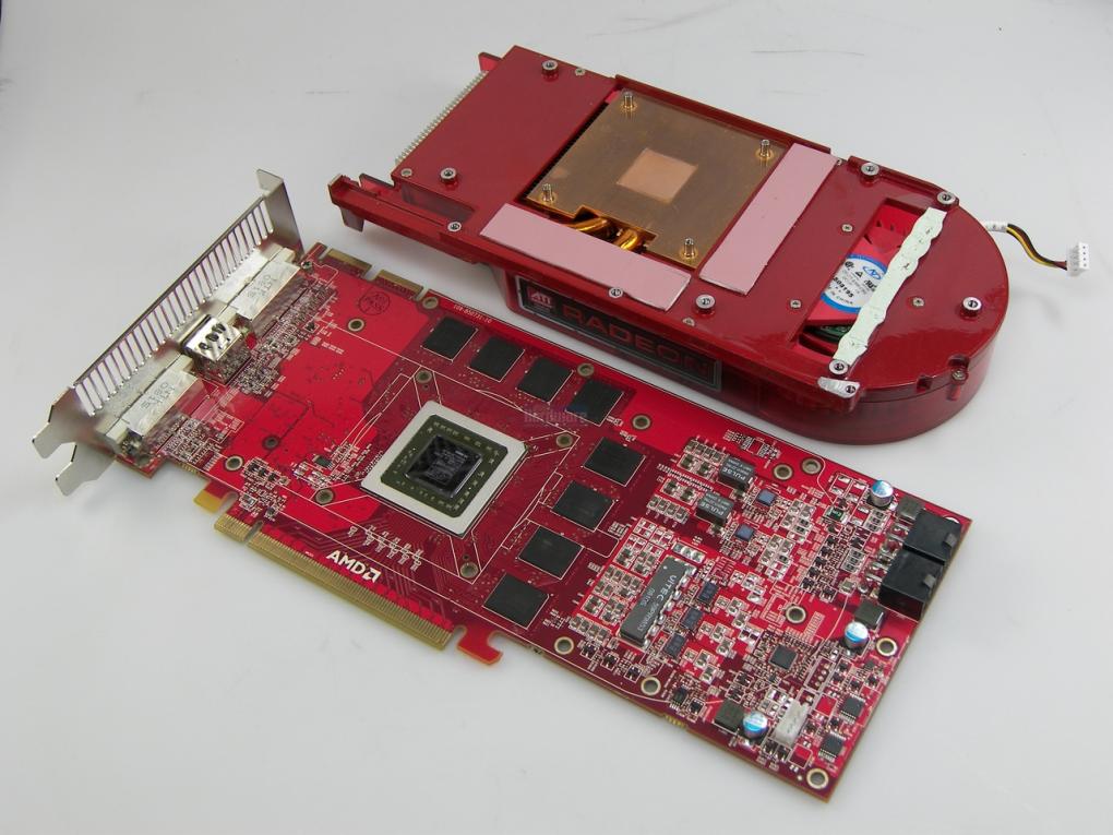 Radeon HD 4870: PCB und Referenzkühler getrennt