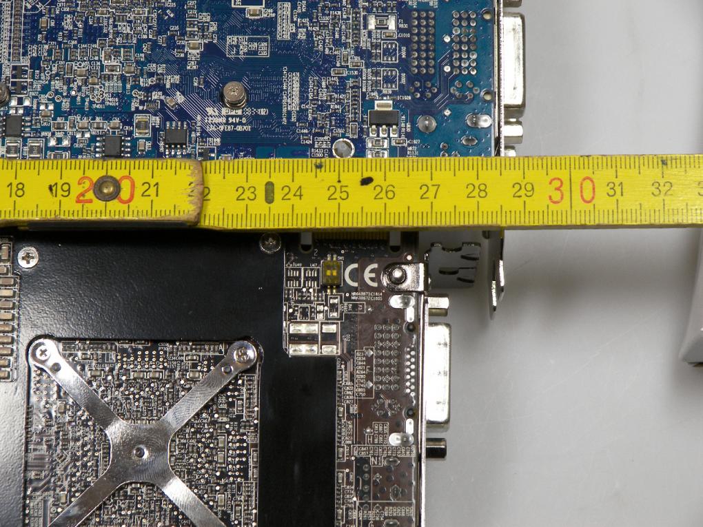 HD 4850 X2 gegen HD 4870 X2: Die 'Kleine' ist 1,5 Zentimeter länger.