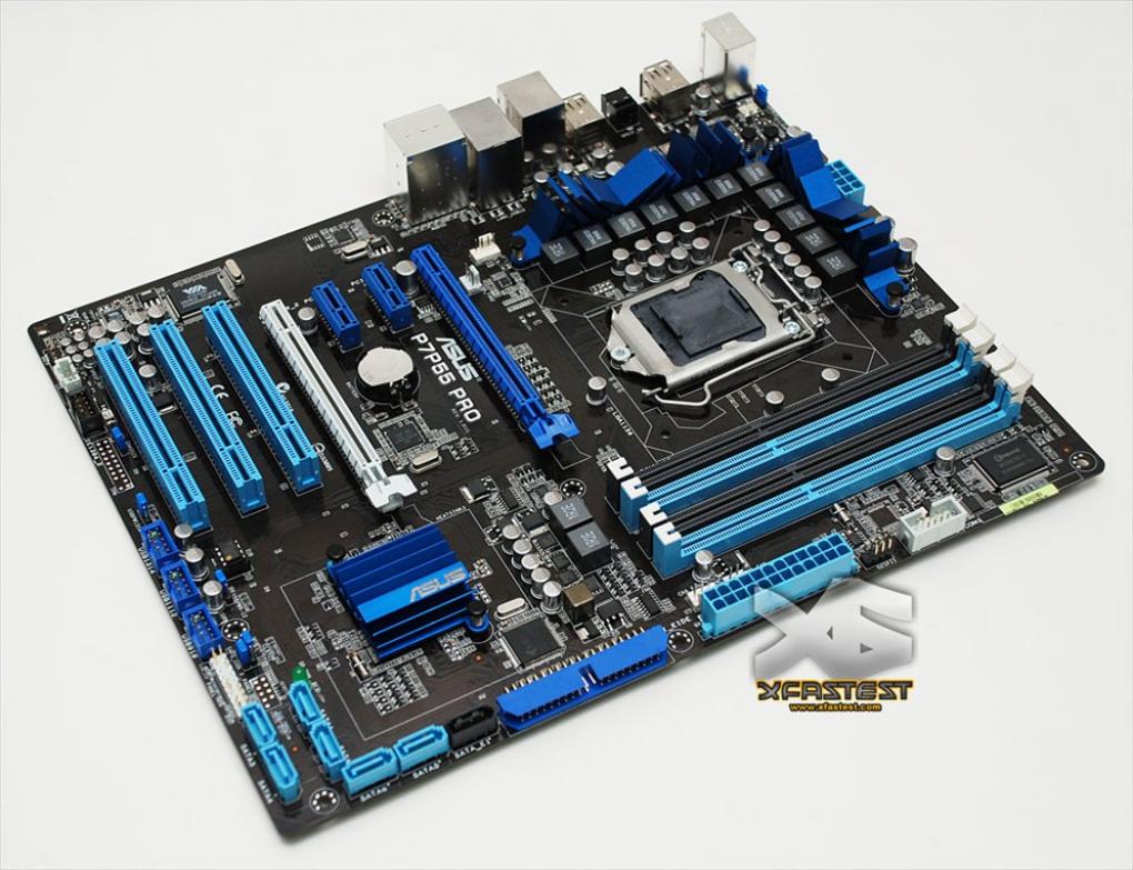 Asus P7P55: Bild des Core-i5-Mainboards