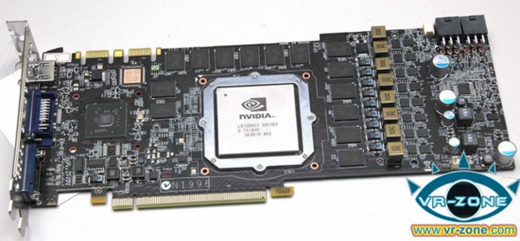 Das neue Layout der MSI GTX 275 Lightning verfügt über eine komplexere Stromversorgung, als das Referenz-Modell.