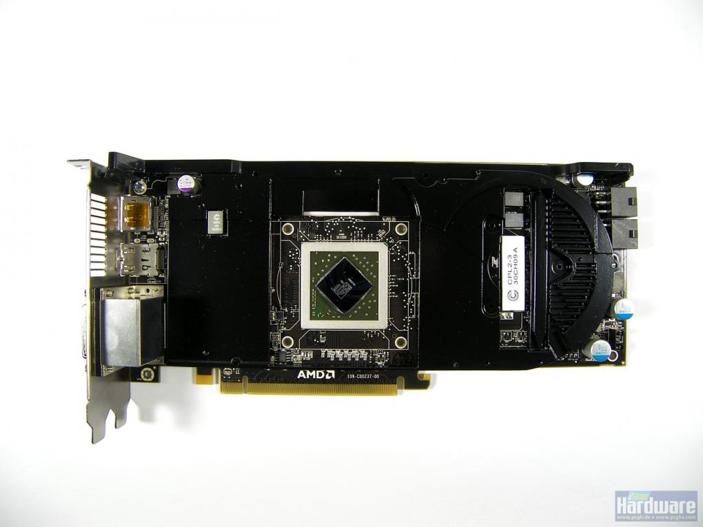 Radeon HD 5850: Das PCB samt Grundplatte