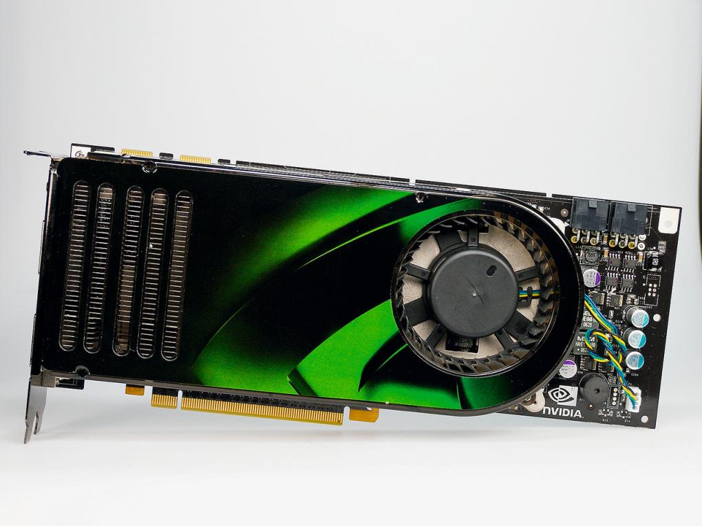 Flimmer-AF ade: Mit dem G80 hievte Nvidia Bildqualität sowie Leistung in neue Sphären und packte gleich noch DirectX 10 oben drauf. Die Geforce 8800 GTX gilt als Inbegriff einer Top-Karte und war jahrelang ein guter Spielepartner - AMD zog erst mit der Radeon HD 4850 gleich. Nvidia verlangte 599 Euro, dazu kommen nicht unerhebliche Kosten für den enormen Stromverbrauch