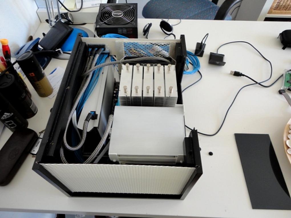 Das Schwarze mit der blonden Seele: kontrastreiches PC-Gehäuse im Eigenbau (109)