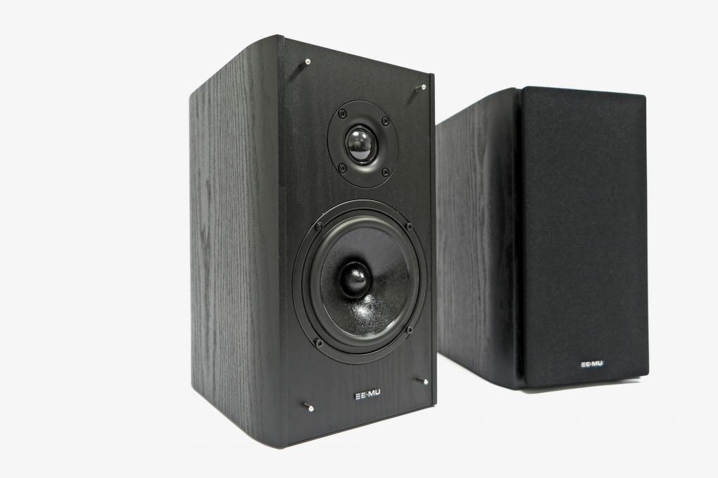 Die E-MU-XM7 sind spezifisch für die X7 ausgelegt. Im Audiomenü der Soundkarte können derweil je nach eigener Präferenz zusätzlich drei verschiedene Presets (lebendig, neutral und warm) ausgewählt werden. Die Boxen liefern einen satten, ausgewogenen Klang und sind nicht nur für Besitzer einer X7 eine Überlegung wert.