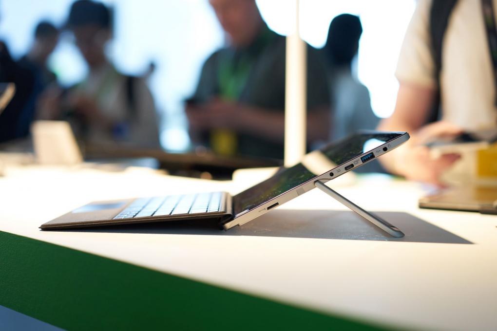 Acer Switch Alpha 12 im Hands-On-Test: Surface Pro 4 in günstig (3)