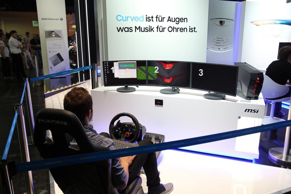 Samsung auf der Gamescom 2016: Probespielen mit dem C24FG70 und Need for Speed