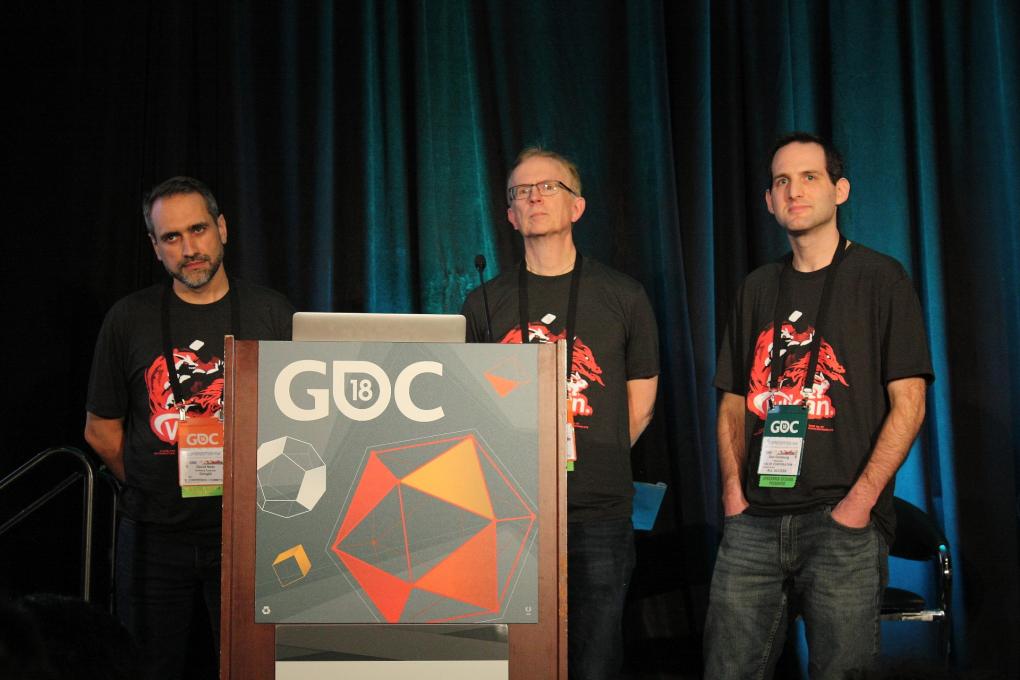 Von links nach rechts: David Neto (Google), Tom Olson (ARM) und Dan Ginsburg (Valve) lauschen Fragen aus dem GDC-Publikum. Neben ihrem regulären Job kümmern die drei sich um die Verbreitung und Verbesserung der Vulkan-Schnittstelle.