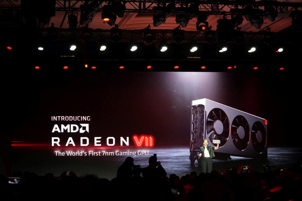 Lisa Su stellt auf der AMD-Keynote die neue Radeon VII vor.