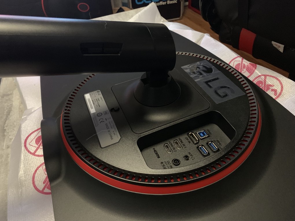 Der Monitorarm wird einfach 'eingeklickt'