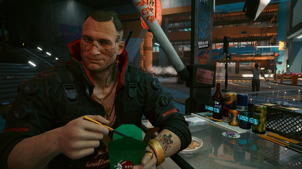 Cyberpunk 2077 – In unserer Vorab-Version stießen wir noch auf einige Bugs. Zumeist in der harmlosen bis unterhaltsamen Kategorie - achten Sie einmal auf den Passangen im Hintergrund, der mitten auf der Straße eine halbe T-Pose zur Schau stellt.
