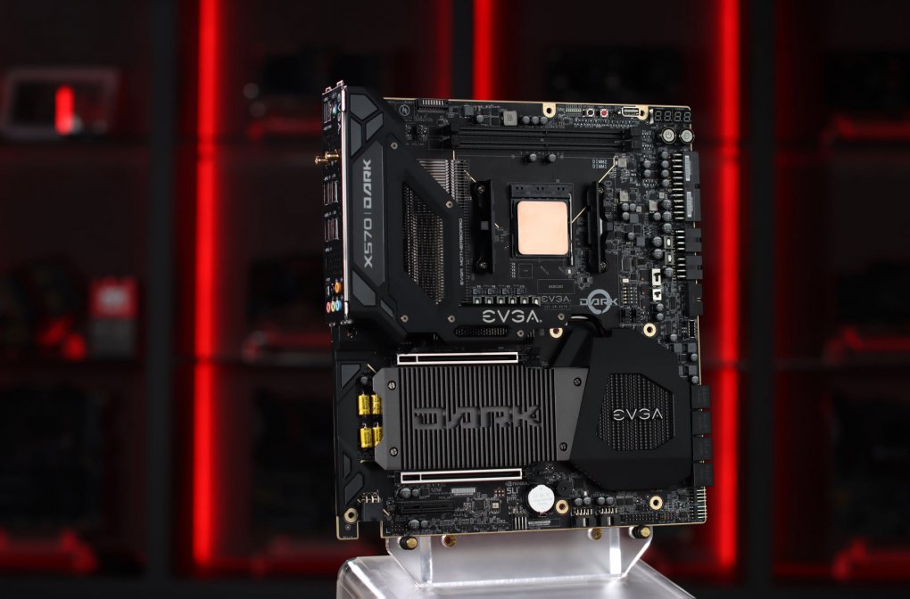 Ein Foto des EVGA X570S Dark.