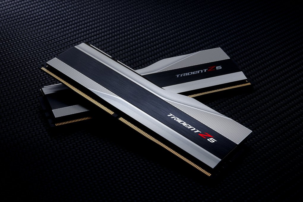 G.Skill bringt den Trident Z5 optional auch mit silbernem Kühler sowie mit RGB-Beleuchtung auf den Markt.